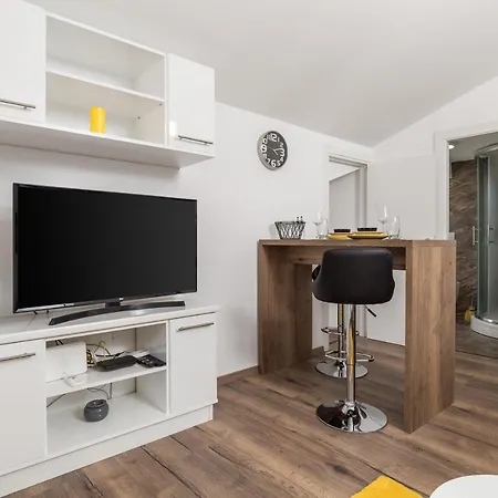 Central Apartments Dalmatina Rijeka Exterior photo