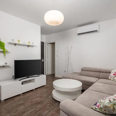 Central Apartments Dalmatina Rijeka Exterior photo