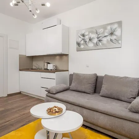 Central Apartments Dalmatina Rijeka Exterior photo